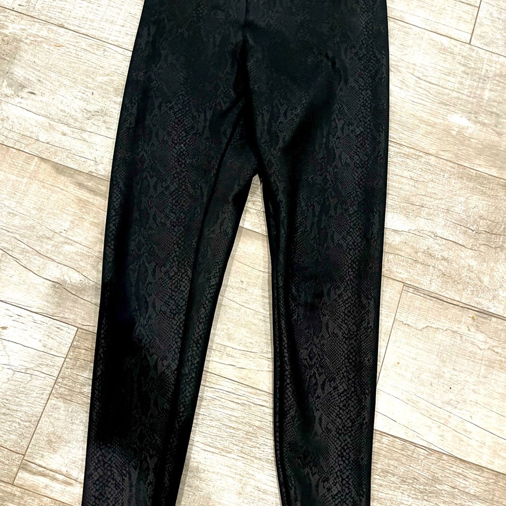 Express black snake print pull on leggings sz s